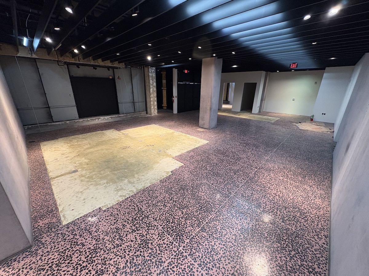 855 S Broadway Retail Photo 4