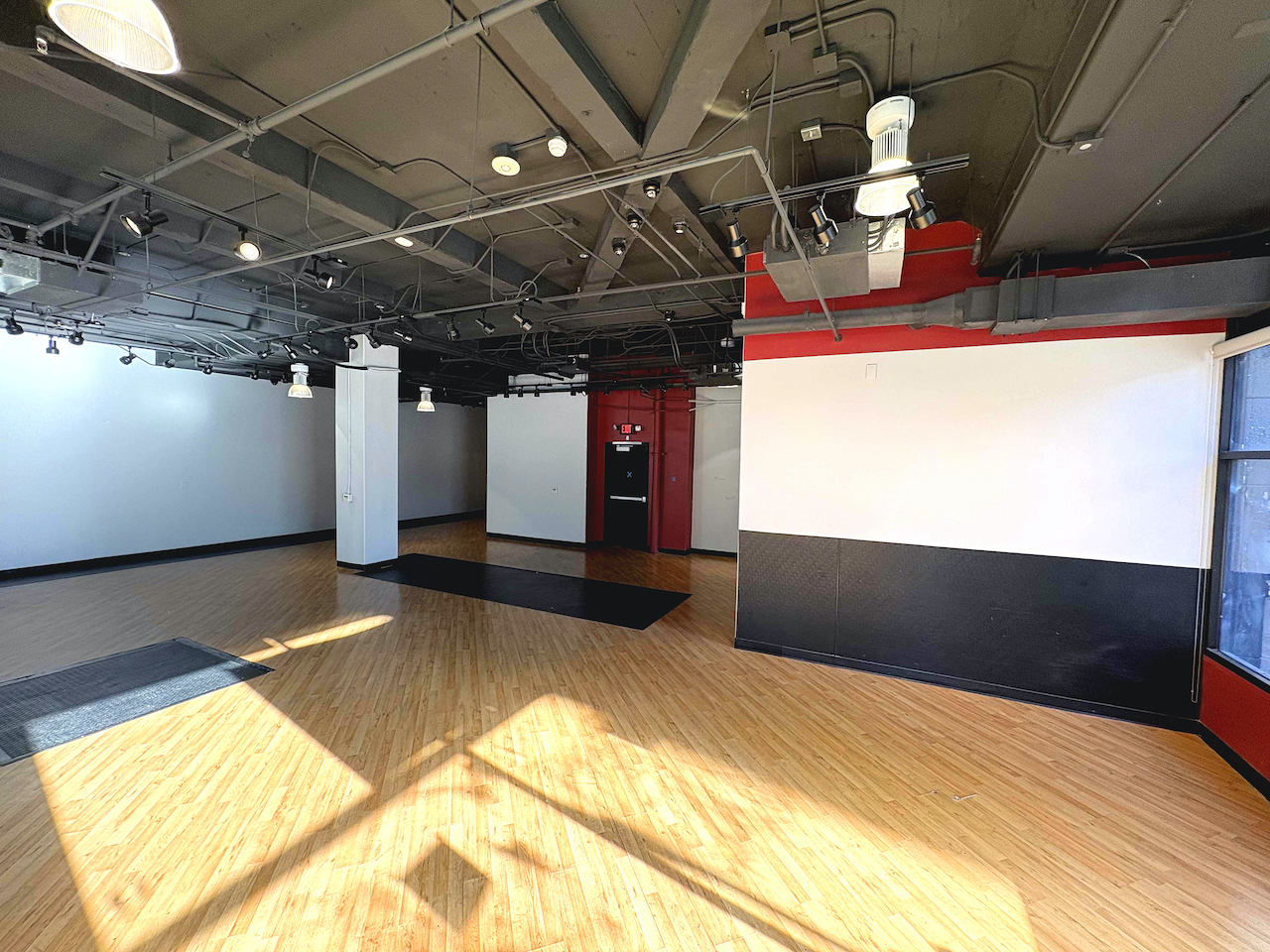 215 W 7th Street Photo 2