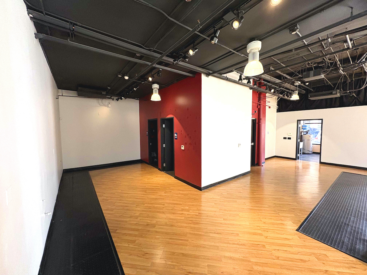 215 W 7th Street Photo 3