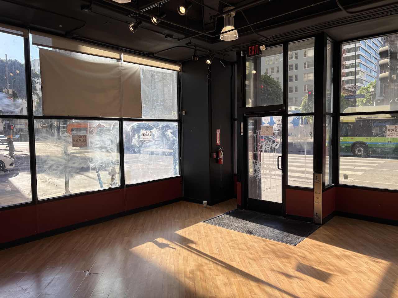 215 W 7th Street Photo 4