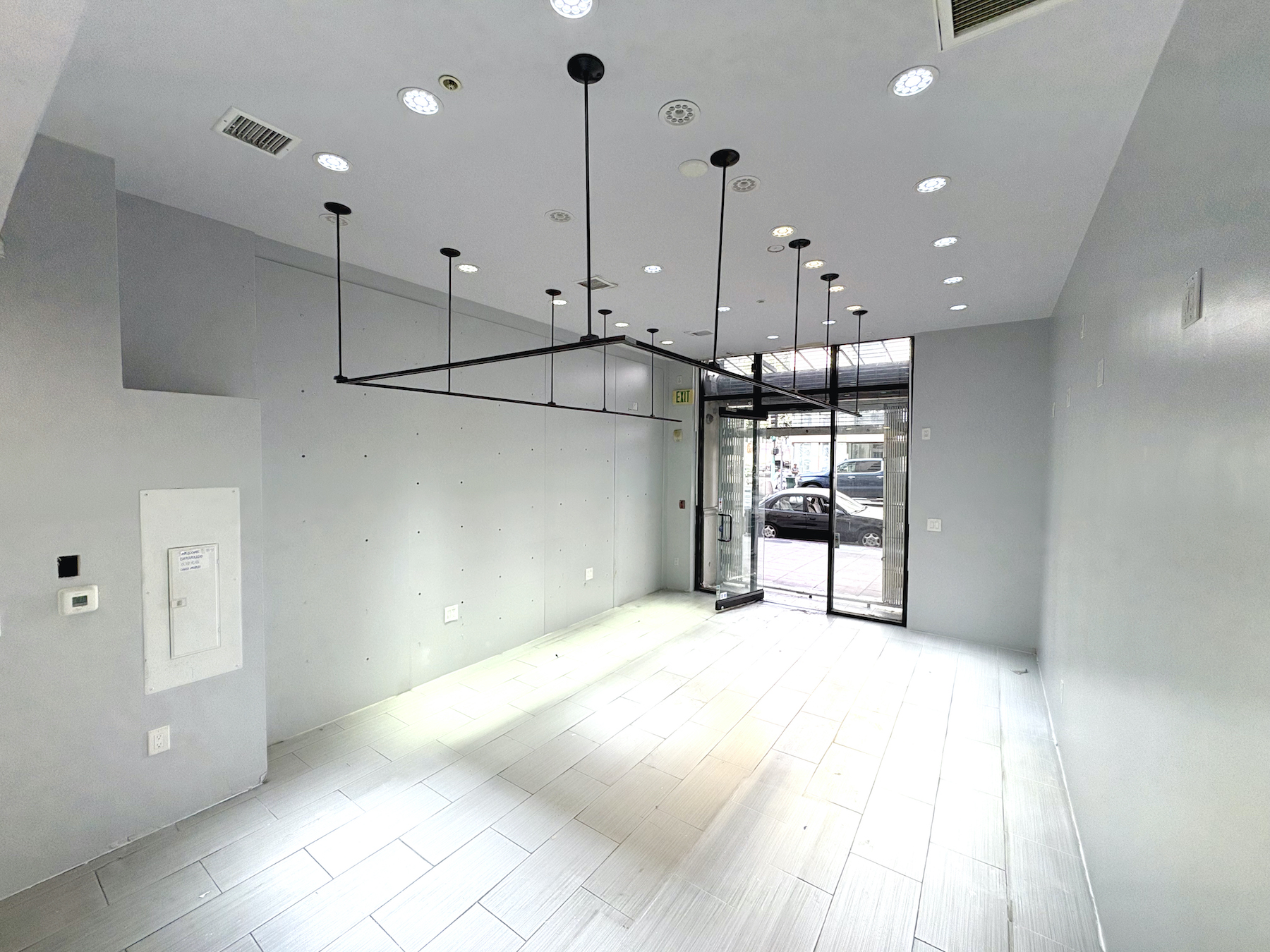 Jewelry store for lease at 758 S Broadway in Downtown Los Angeles